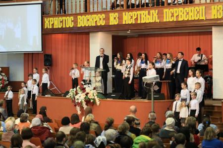 Праздничные пасхальные богослужения прошли в церкви "Благодать"