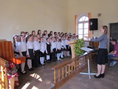 Детский хор церкви "Благодать" на Пасху послужил в Михановичах
