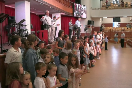 Церковь благословила детей и молодежь перед началом учебного года